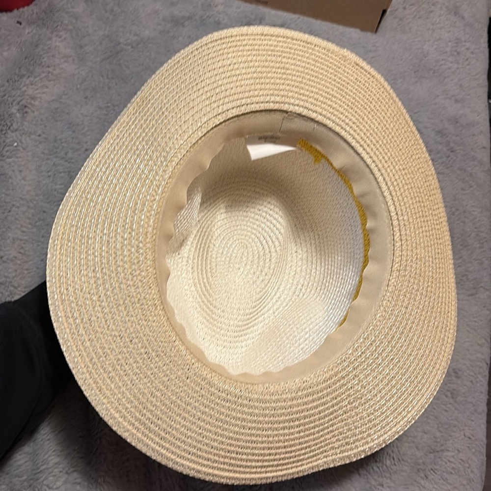 Very cute medium brimmed sun hat ten yellow and white in colour o/s fits most - Picture 3 of 3